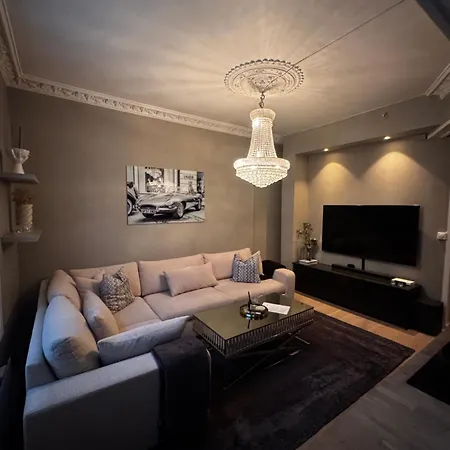 Fin Og Sentral Midt Pa A Kiellandsplass